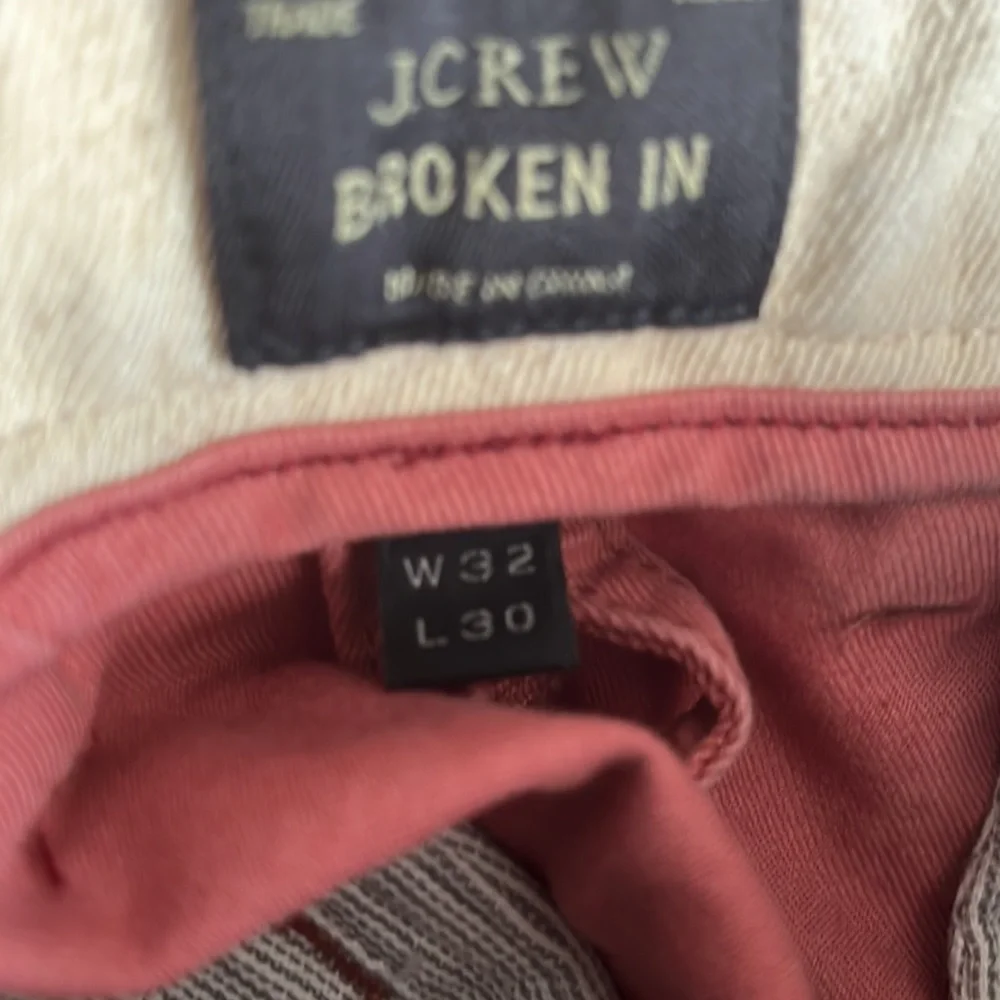 J CREW BROKEN IN URBAN SLIM CHINO KHAKI PANTS IN SALMON RED 32 x 30